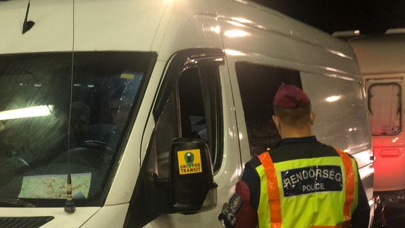 Od dnešnej polnoci sa sprísňuje režim na hraniciach s Rakúskom, uvažuje sa o sprísnení režimu aj pre pendlerov