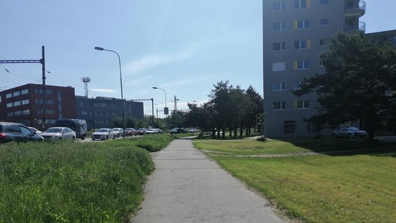 Druhé kosenie Ružinova: Aké novinky skúšajú a ako pokračujú práce v kosení sídliska?