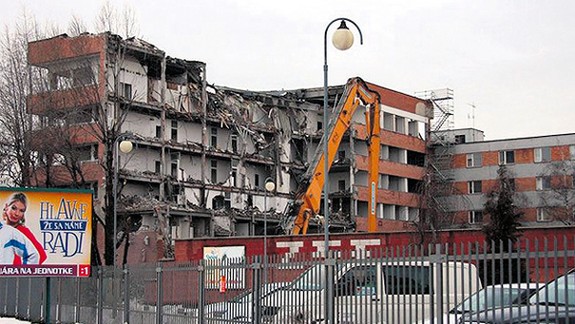 Na Čulenovej sa chystá výstavba, búrajú budovu Elektrovodu