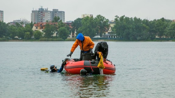 Trezor, videokamera či soška hinduistickej bohyne: Potápači opäť vyčistili Veľký Draždiak