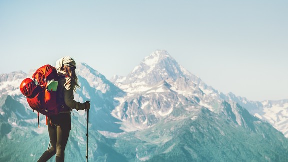 Čo zohľadniť pri výbere turistického batoha na stredne náročné trasy?