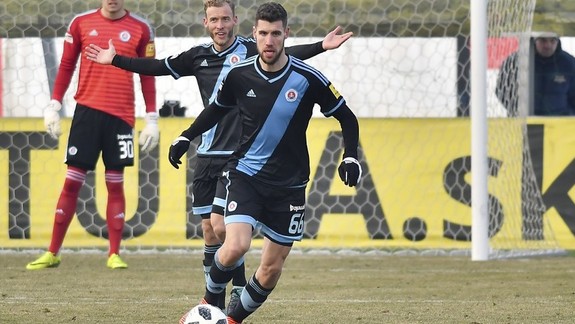 Úspešný futbalový víkend pre ŠK Slovan - muži vyhrali v Podbrezovej a ženy deklasovali Košice
