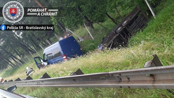 Vážna dopravná nehoda na ceste do Českej republiky. Zranené je aj dieťa