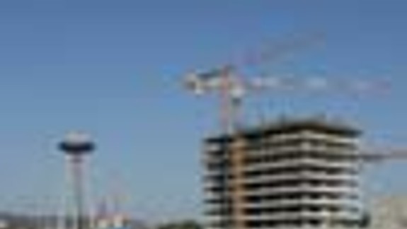 Veža Aupark Tower stúpa, nespokojnosť ľudí neklesá 