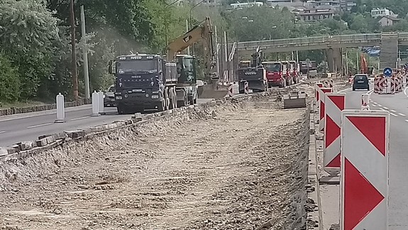 VIDEO: Vallo pohrozil pokutami konzorciu, ktoré rekonštruuje Karloveskú radiálu