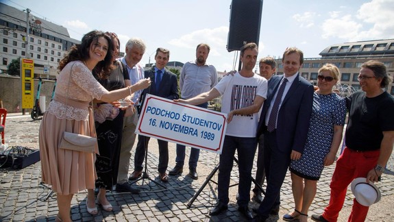 Priestor pod Hodžovým námestím sa aktuálne volá Podchod študentov 16. novembra 1989