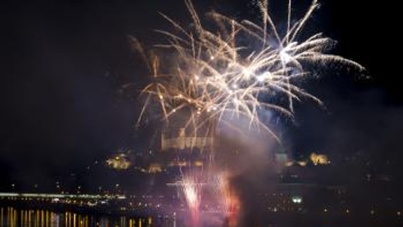 FOTO: Bratislavský majáles ukončil veľkolepý ohňostroj