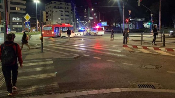Na Šancovej trolejbus zrazil a vážne zranil 17-ročného chlapca