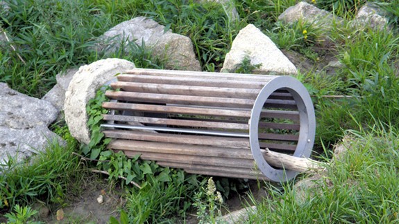 Odhodený smetný kôš na nábreží nikomu polroka nechýbal