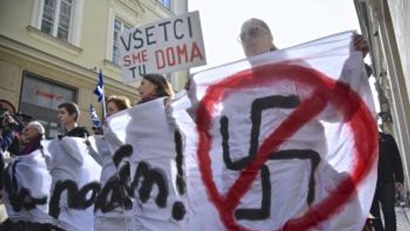 FOTO: Hlavné mesto chce byť vzorom Slovensku. Ľudia protestovali proti fašizmu
