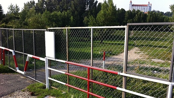 Skratka z Viedenskej cesty na hrádzu je minulosťou