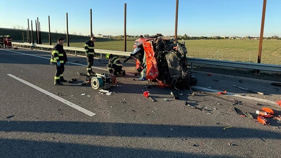 Tragická nehoda na R7: Auto zabilo mladého muža,  ktorý vykladal dopravné značky