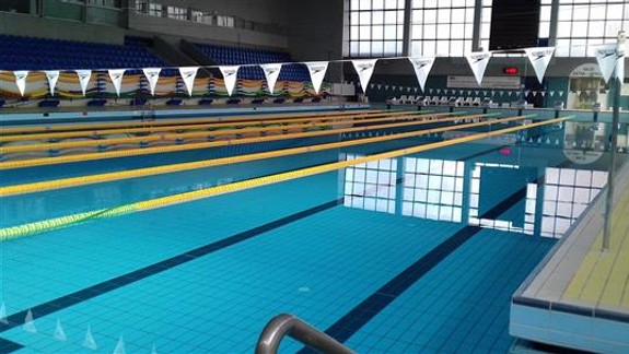 V plavárni Pasienky už začali napúšťať 50-metrový bazén - kedy vás doň pustia si zaplávať?