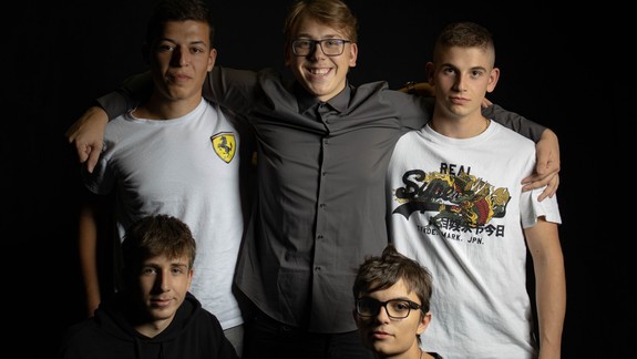 Šikovní chlapci: Študenti z Petržalky vytvorili virtuálnu „vizitkáreň“