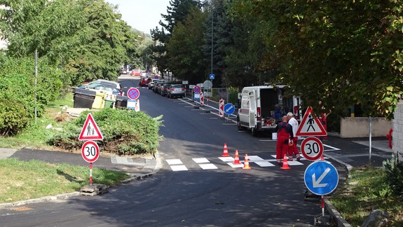 Karlova Ves ukončila prvú etapu rekonštrukcie Púpavovej ulice, vodiči získali regulárne parkovacie miesta