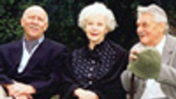 Fialová, Nárožný a Trojan na lavičke v Dúbravke