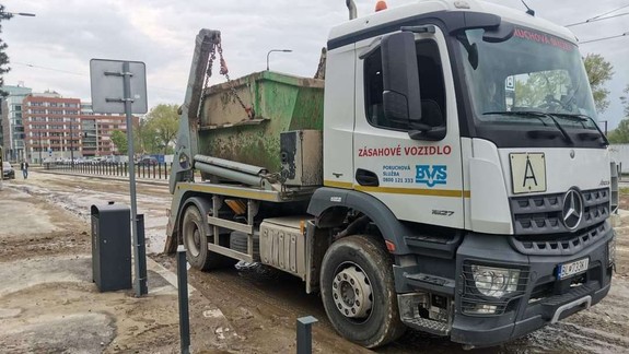 V súvislosti s odstraňovaním havárie potrubia na nábreží vyhlásili mimoriadnu situáciu