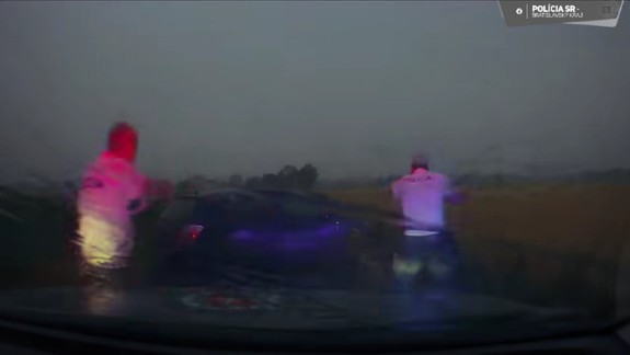 VIDEO: Policajti naháňali na lesnej cestičke nadrogovaného vodiča so zákazom šoférovať