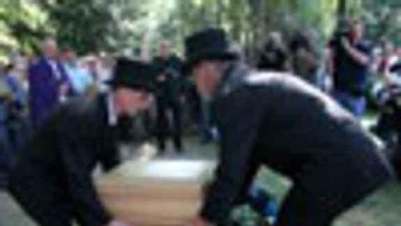 Schöner Náci je pochovaný v rodnom meste