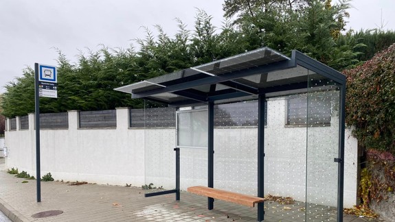 FOTO: Nové prístrešky MHD ste už videli? Majú solárny panel aj opatrenie pre bezpečnosť vtákov