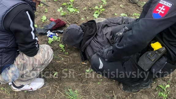 Polícia chytila muža, ktorý v Bratislave s nožom napadol a okradol viaceré ženy