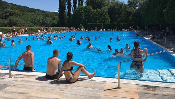 ANKETA: Boli by ste ochotní kúpiť si permanentku na bratislavské kúpaliská za 99 eur?