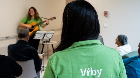 Dobrovoľníci z OZ Vŕby sa vracajú do Onkologického ústavu sv. Alžbety, pacientom prinášajú aj hudbu