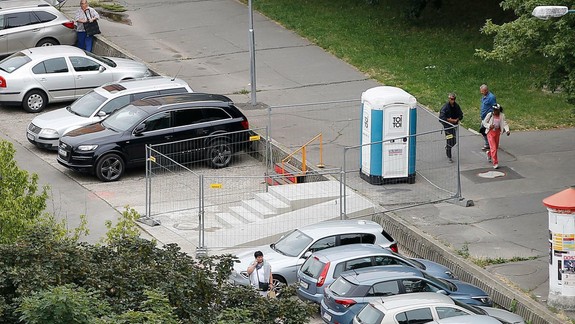 FOTO: Asi by ste neuhádli, koľko by malo mesto zaplatiť za tieto betónové schody v Petržalke!