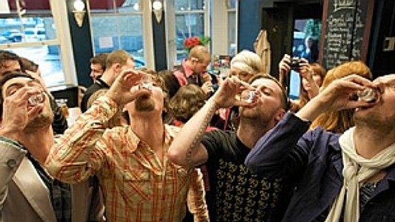 Varovanie odborníkov: S pitím opatrne - alkohol dokáže rozhádzať organizmus aj na niekoľko dní