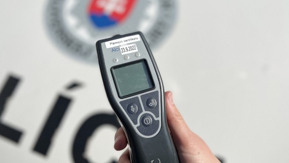 Vodič ťažko zakryl dve promile pri komunikácii s policajtmi