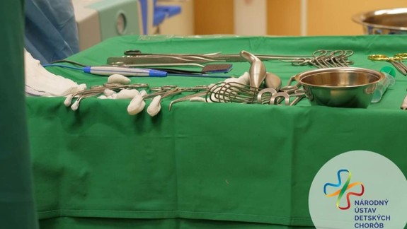Raritná operácia: Dieťaťu s nádorom nahradili ramennú kosť endoprotézou