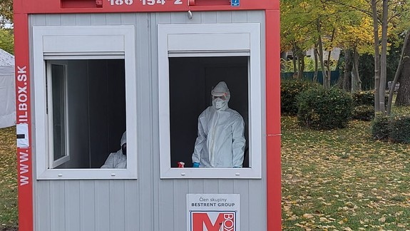 Bratislavské samosprávy zatiaľ hlásia nízke počty pozitívne testovaných