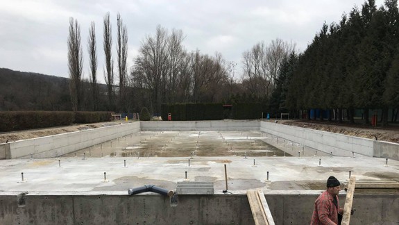Na Rosničke sa v lete budeme kúpať vo vynovenom veľkom bazéne