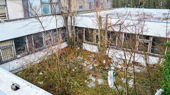 Obyvatelia Znievskej sa po rokoch zbavia traumy, chátrajúca budova okupovaná asociálmi sa dočká obnovy