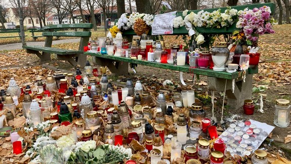 Milá akcia: V parku na Račianskom mýte odhalia lavičku Mekyho Žbirku, príde Vallo i Kusý