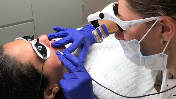 Možno vyriešia aj vaše trápenie: Prečo ľudia cestujú až z Banskej Bystrice do salónu v Petržalke?