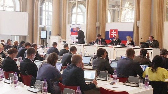 Poslanci vyzbierali podpisy aj na zvolanie druhého mimoriadneho zastupiteľstva