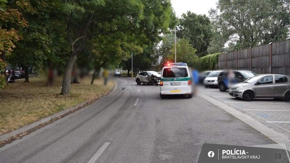 Niekoľko rozbitých áut za deň: V Devínskej Novej Vsi havarovali dvaja opití vodiči