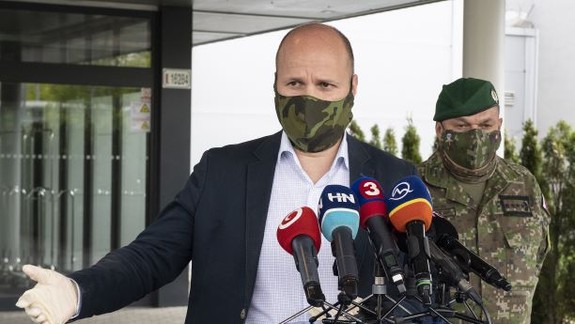 Minister Naď: Lietadlo z Číny priviezlo do SR viac ako 20 ton zdravotníckeho materiálu