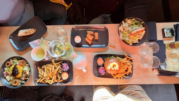 BEDEKER GURMÁNA Klasiku petržalskej jedálne nahradili burgery a wrapy - otestovali sme ich