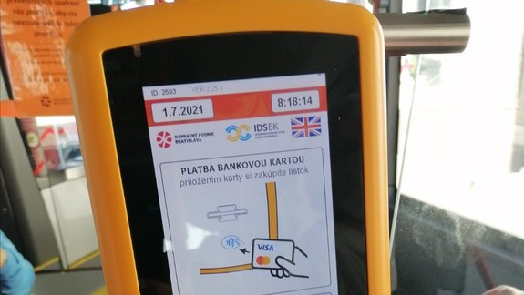 Polícia: Zlodej ukradol z bratislavského mestského autobusu označovač na lístky