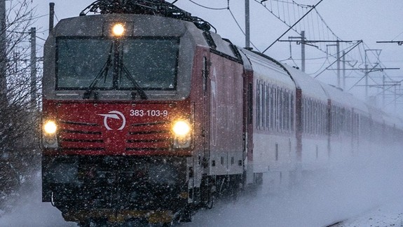 Výčiny počasia: Situácia vo vlakovej doprave sa postupne stabilizuje