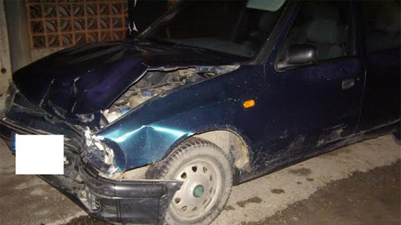 Opitý vodič svojím vozidlom postupne poškodil deväť áut