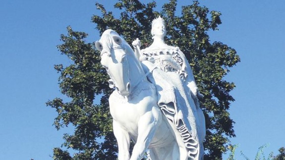 Socha Márie Terézie je opäť v Bratislave