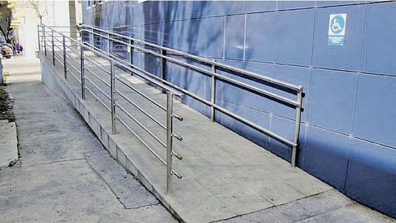 Karlova Ves chce odstrániť bariéry z rôznych verejných priestranstiev