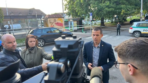 Opitý a agresívny: Vinníkovi nehody na zastávke Zochova namerali 1,6 promile, po zadržaní bol agresívny