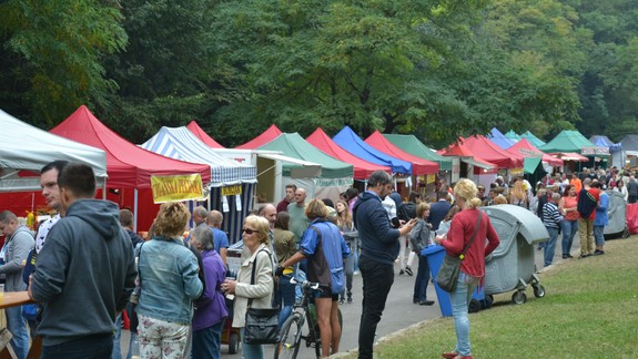 Jedlo, pitie, hudba a bohatý program: V Karlovej Vsi počas víkendu pokračujú hody
