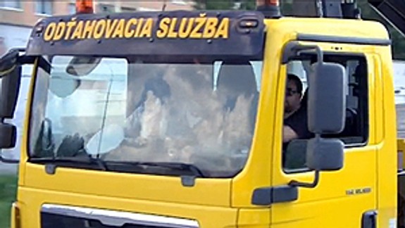 Staré Mesto pri výbere odťahovacej služby Car Towing porušilo zákon