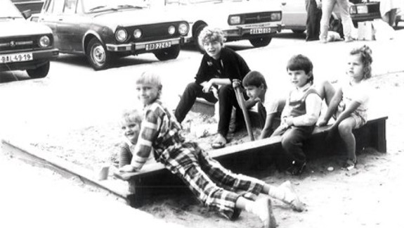 Krásne spomienky Petržalčanky: Naše paneláky, to boli vchody človečiny