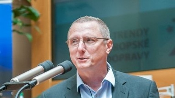 Šéf katedry STU Tibor Schlosser: Električka cez Pribinovú je najlepší variant